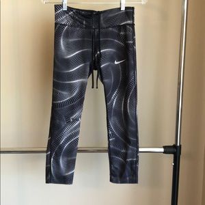 Nike DRI-FIT cropped leggings